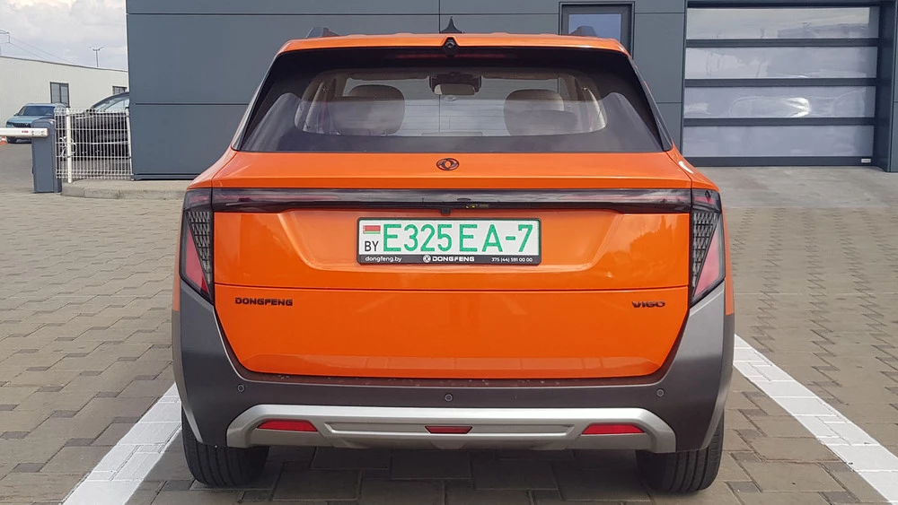 Электрический кроссовер Dongfeng Vigo спереди