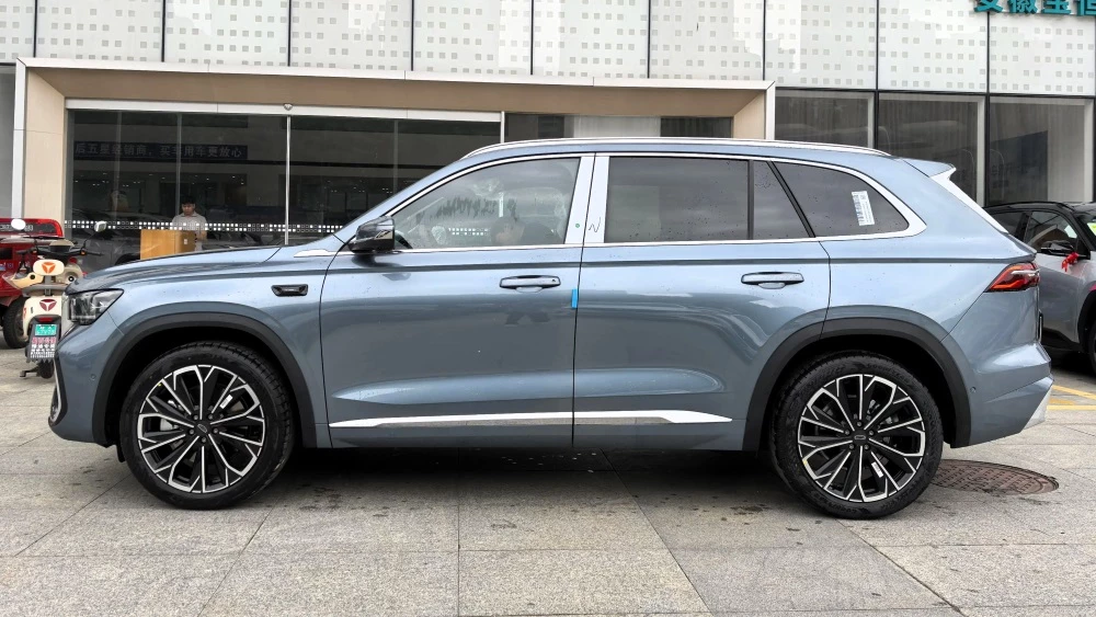 geely monjaro 2026 dongfang yao сбоку