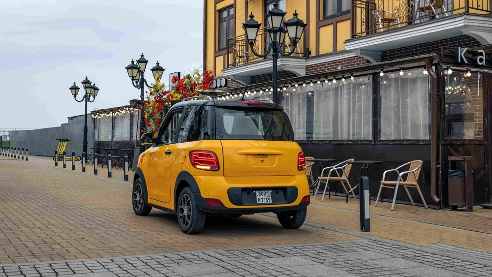 Электрический микрокар Eonyx M2 сбоку сзади автотор