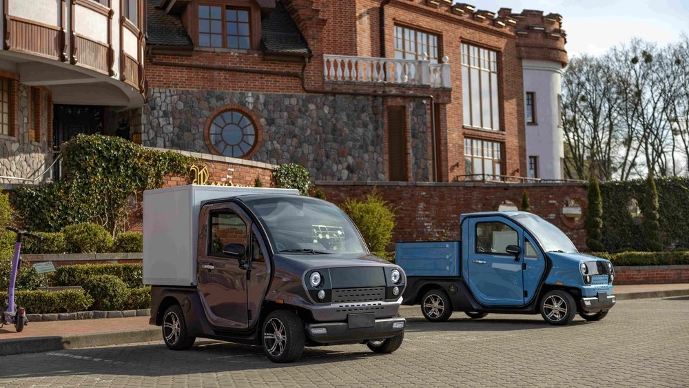 Электрический микрокар Eonyx Pickup Cargo сбоку спереди автотор