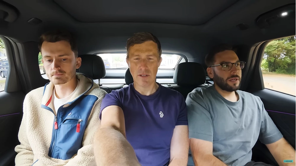 exeed rx omoda 9 салон черный второй ряд сидений гибридный кроссовер обзор carwow мэт уотсон отзыв