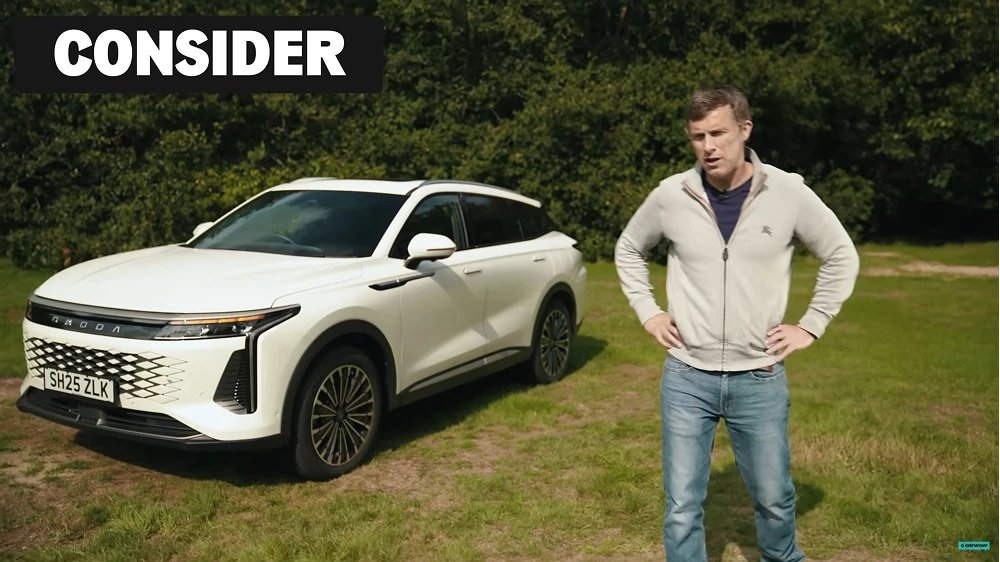 exeed rx omoda 9 сбоку спереди белый гибридный кроссовер обзор carwow мэт уотсон отзыв