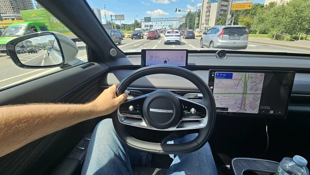 exlantix et тест салон интерьер водитель за рулем