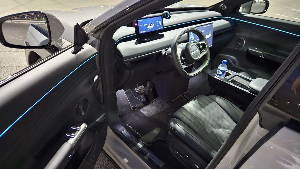 exlantix et тест салон интерьер первый ряд