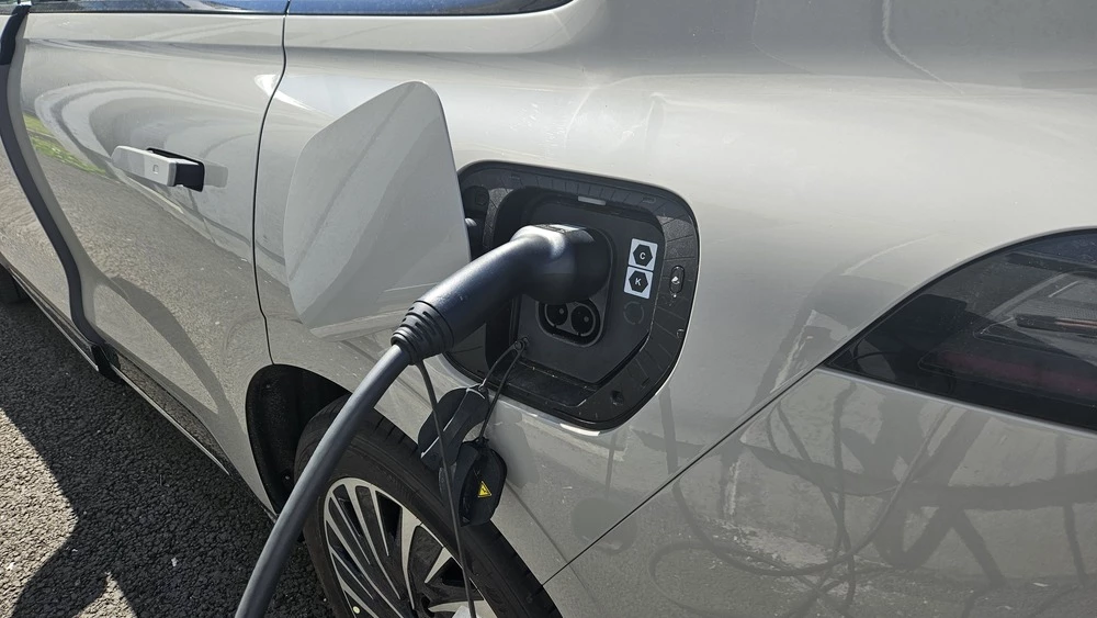 exlantix et тест сбоку зарядка кабель гнездо