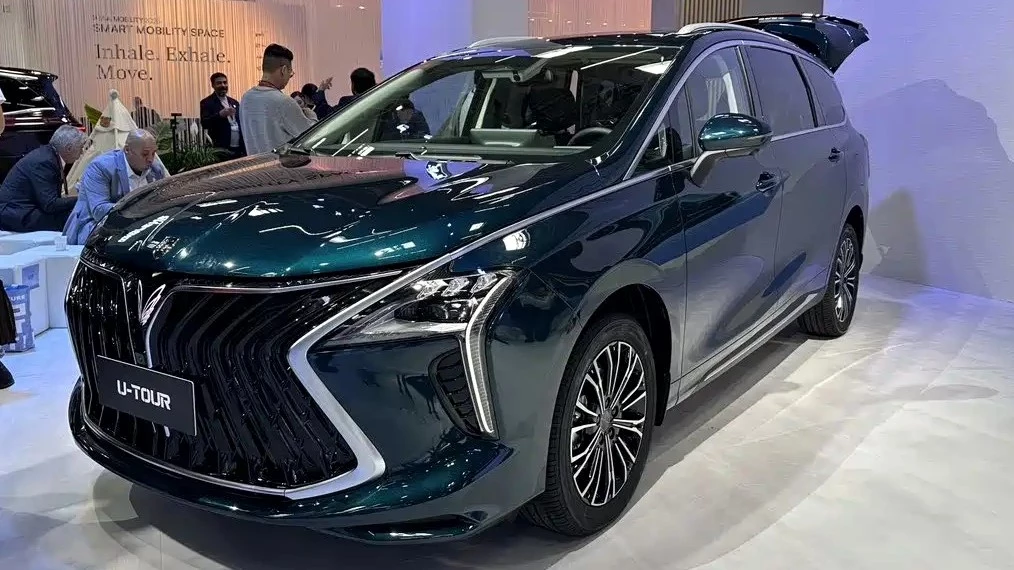 минивэн Forthing yacht u-tour сбоку спереди мюнхенский автосалон 2025 