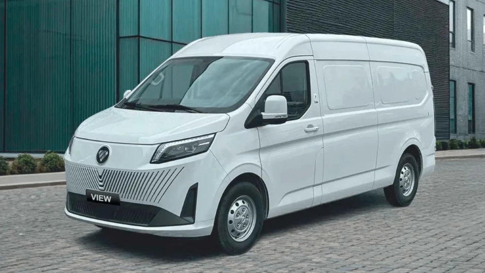 Фургон Foton View сбоку спереди