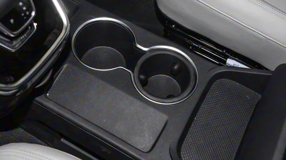 Фургон Foton View Grand салон интерьер консоль тоннель 