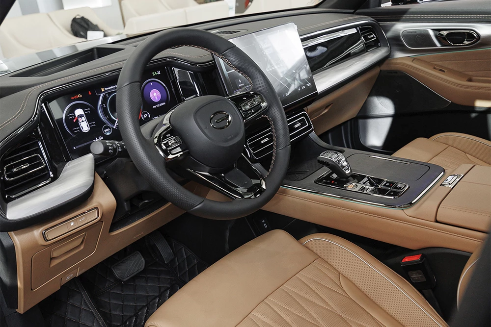 GAC gs8 у дилера в автосалоне GAC БИЗНЕС КАР салон интерьер