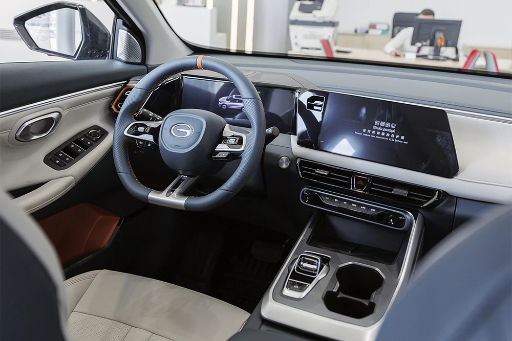 GAC gs3 у дилера в автосалоне GAC БИЗНЕС КАР салон интерьер