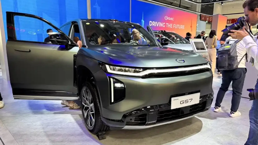 gac gs7 phev кроссовер сбоку спереди мюнхен iaa mobility 2025 предсатвлили в европе