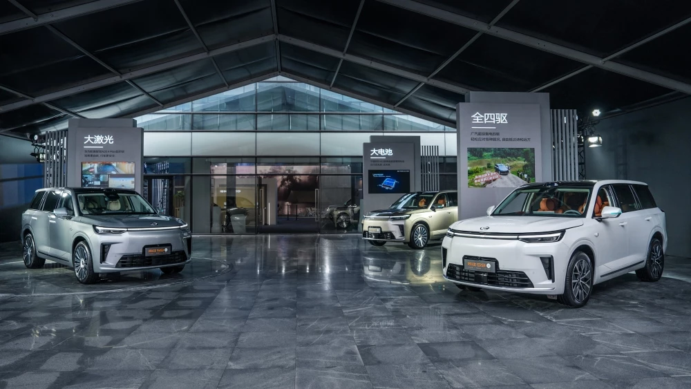 GAC Trumpchi S9 презентация спереди сбоку