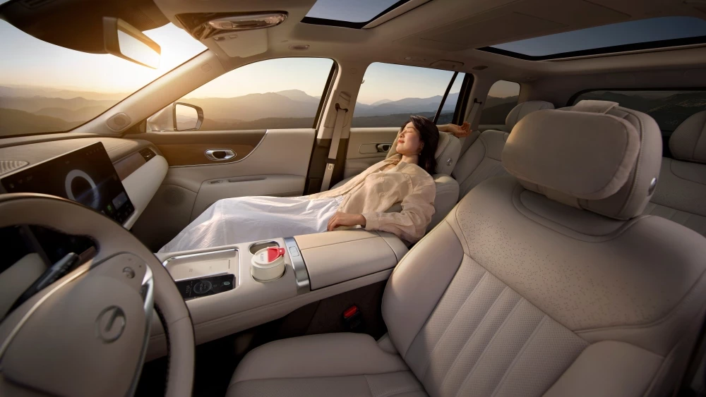 GAC Trumpchi S9 салон интерьер первый ряд сиденья