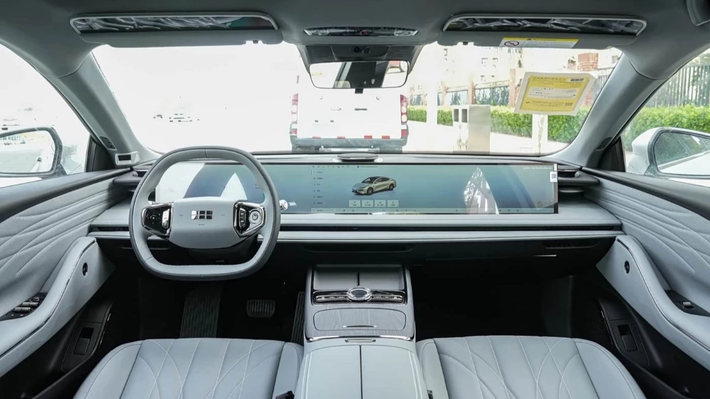 Электрический фастбэк Geely Galaxy E8 салон интерьер