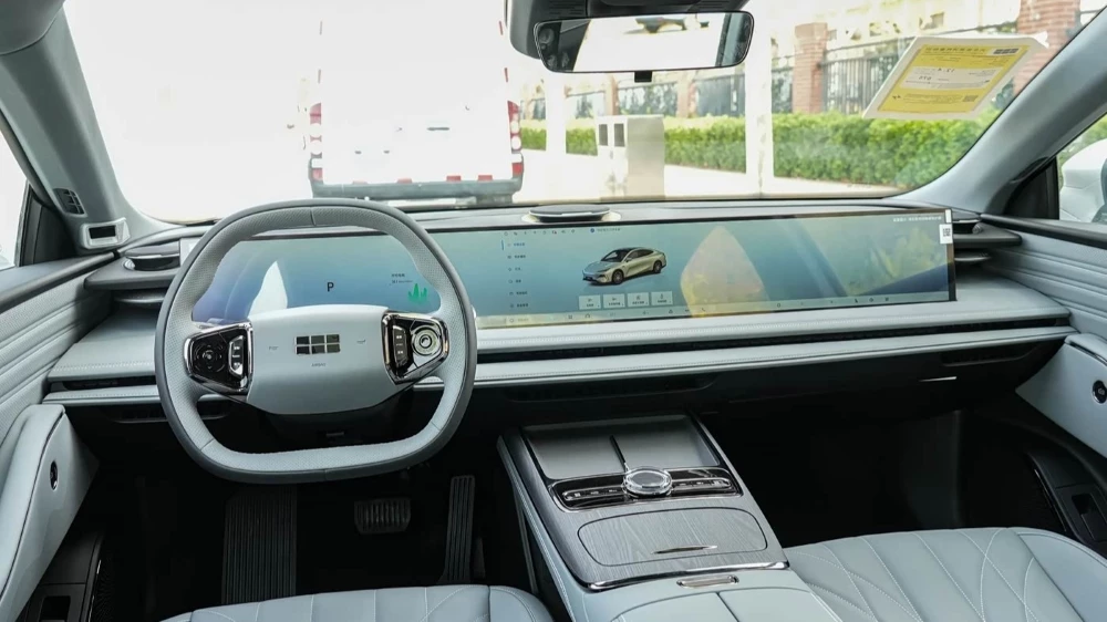 Электрический фастбэк Geely Galaxy E8 салон интерьер