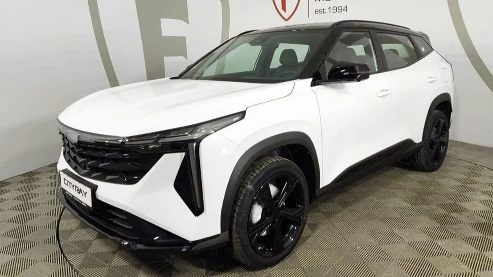 Geely Cityray у дилера в автосалоне купить новый сбоку спереди фаворит моторс
