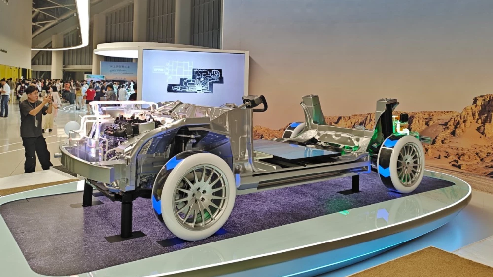 geely galaxy m9 старт продаж гибридный полноразмерный флагманский кроссовер модульная архитектура платформа gea evo