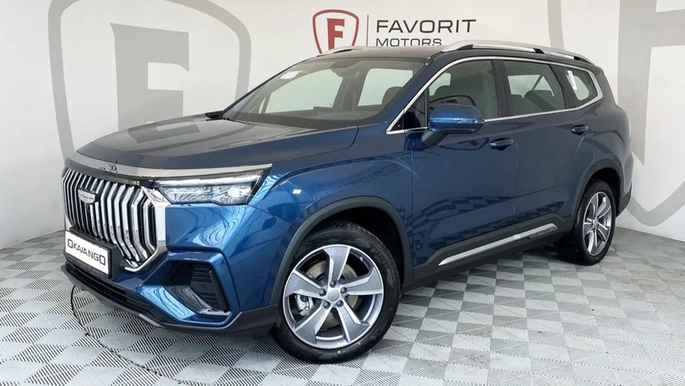 Geely Okavango у дилера в автосалоне купить новый сбоку спереди фаворит моторс