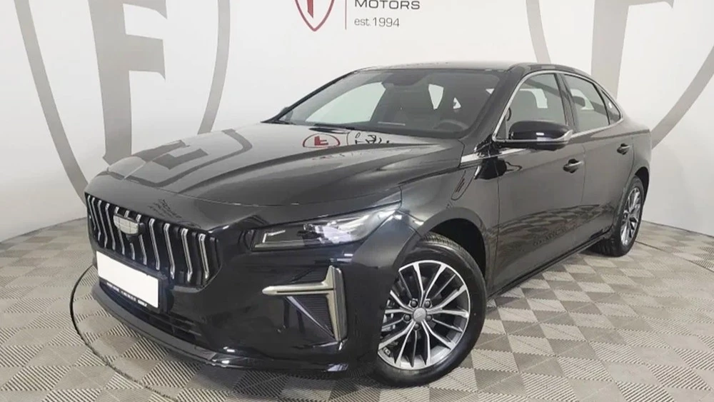 Geely Preface у дилера в автосалоне купить новый сбоку спереди фаворит моторс