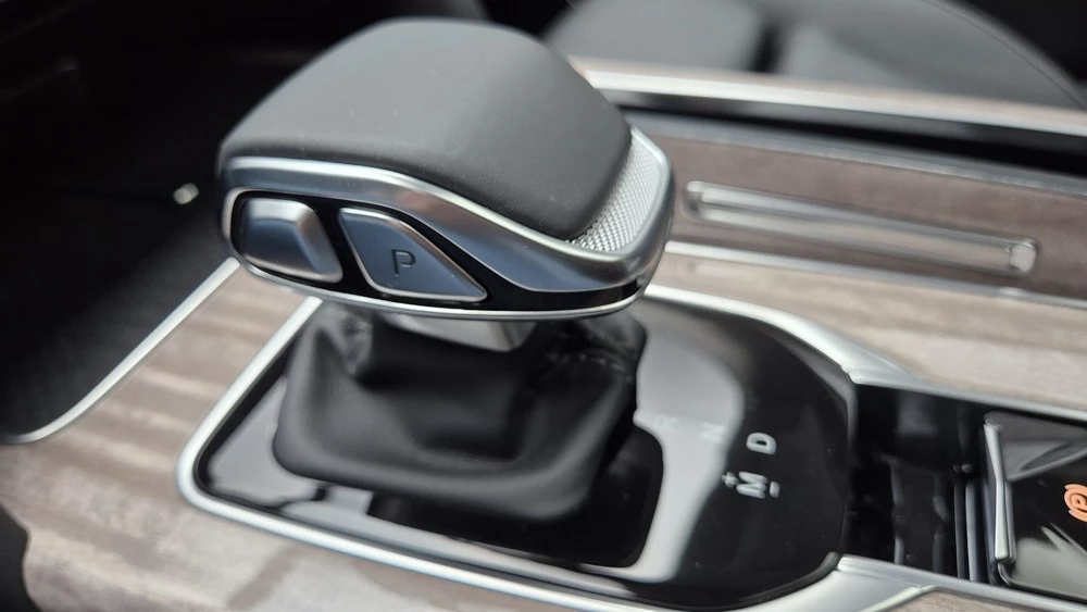 Hongqi HS7 салон интерьер центральный тоннель селектор