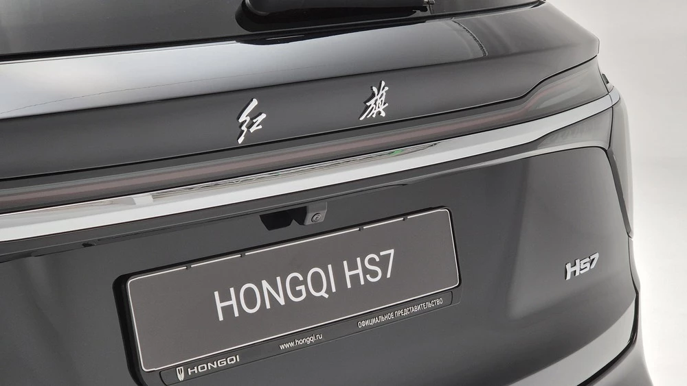 Hongqi HS7 сзади логотип