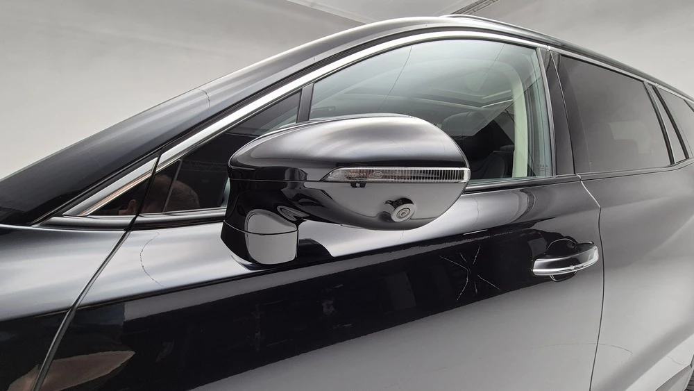 Hongqi HS7 сбоку зеркала