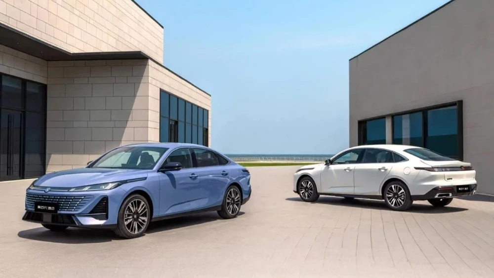 новый Changan Lamore 4 поколение сбоку спереди сзади Uni-L Eado