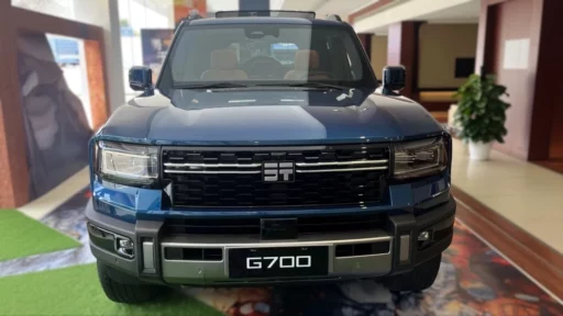 jetour zongheng g700 внедорожник спереди у дилера