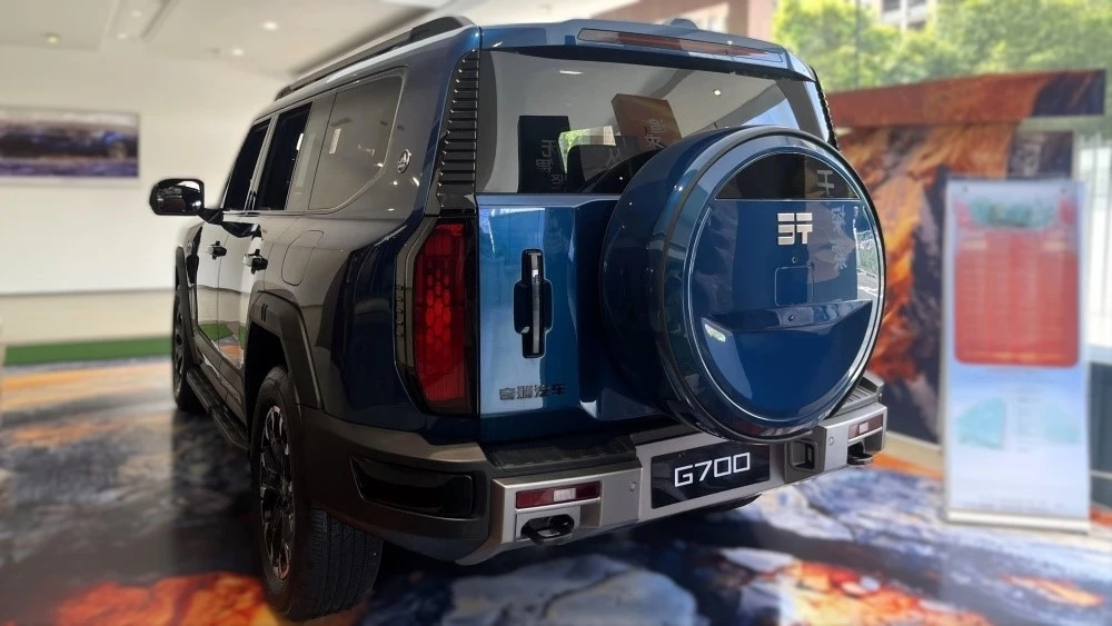 jetour zongheng g700 внедорожник сзади у дилера