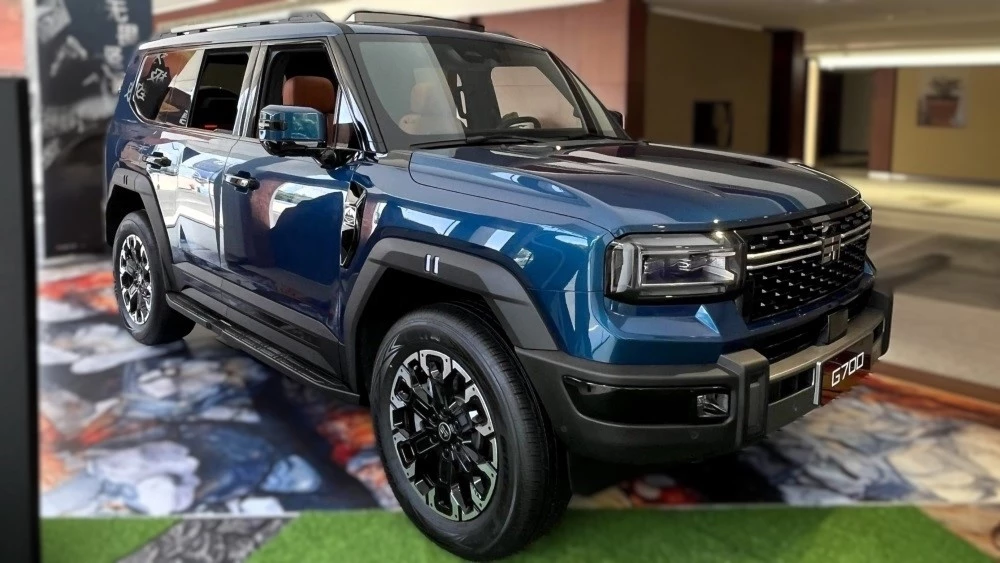 jetour zongheng g700 внедорожник спереди сбоку у дилера