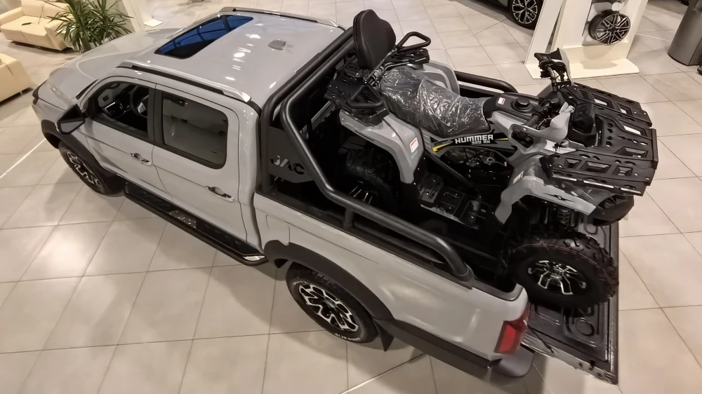 JAC T9 TDi Diesel сбоку сверху квадроцикл в кузове