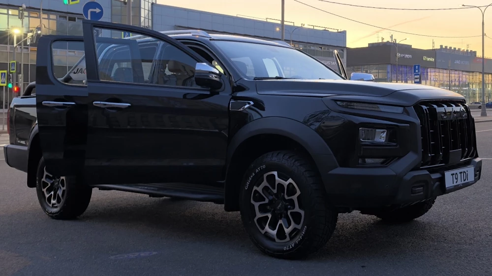 JAC T9 TDi Diesel сбоку спереди открыты двери