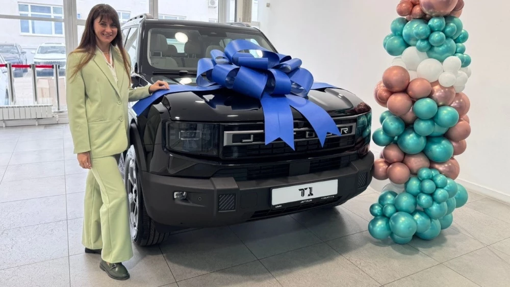 Jetour T1 у дилера в автосалоне шоурум спереди самара покупатель альфа