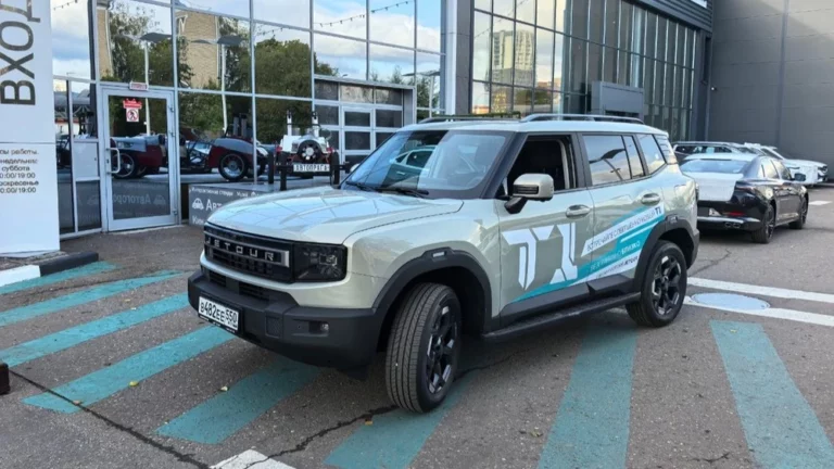 Jetour T1 сбоку спереди