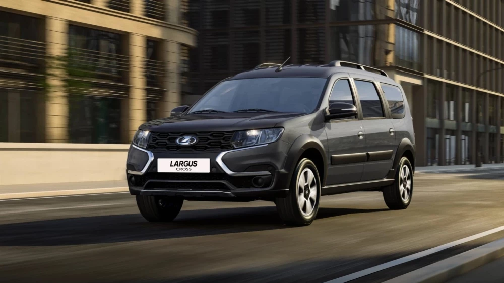 Lada Largus Cross сбоку спереди