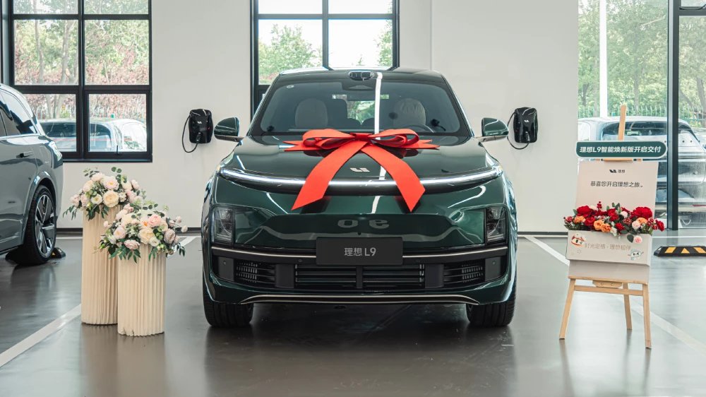 кроссовер li auto l9 в китае спереди зеленый дилерский центр