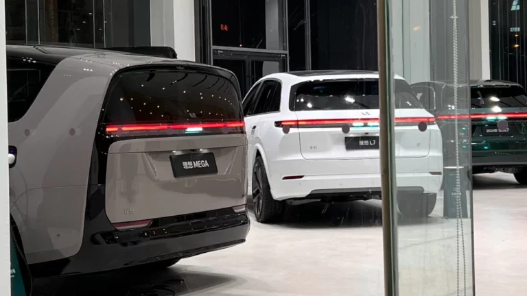 li auto оттс модели сбоку сзади дилерский центр в китае сертификация беларусь