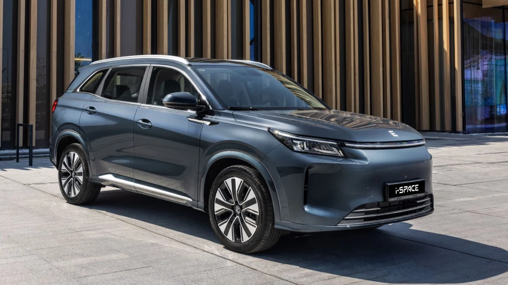 старт продаж обновленный evolute i-space гибридный кроссовер серый сбоку спереди цены комплектации