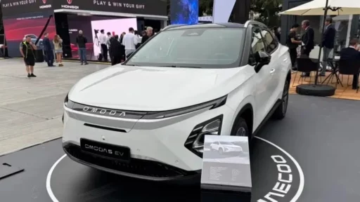 Omoda E5 сбоку спереди мюнхенский автосалон 2025