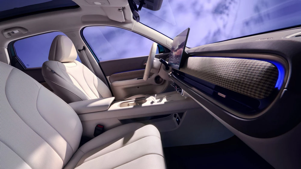 Электрический кроссовер Ora 5 салон интерьер первый ряд сиденья