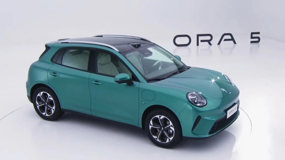 Электрический кроссовер Ora 5 сбоку спереди