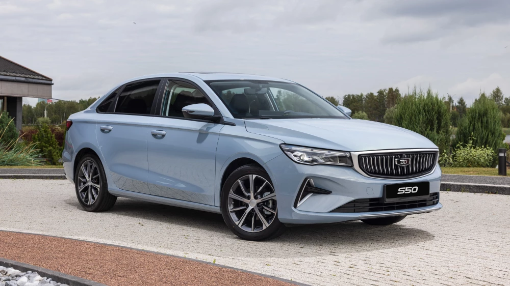 старт продаж belgee s50 спереди седан на базе geely emgrand серый