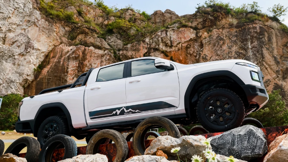 Старт продаж пикапа Chery Rely R08 объявили в Китае. Цены от 1 млн рублей старт продаж chery rely r08 пикап белый сбоку спереди