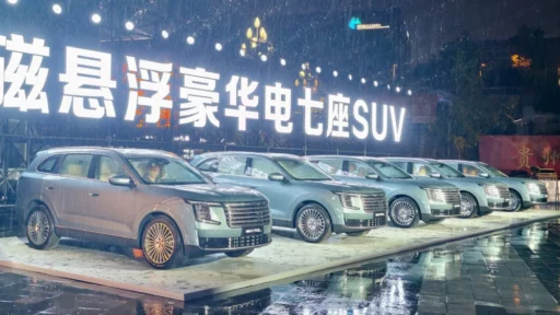 старт продаж jetour x70l кроссовер сбоку спереди