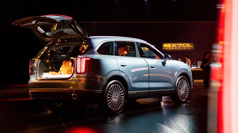 старт продаж jetour x70l кроссовер сбоку сзади багажник