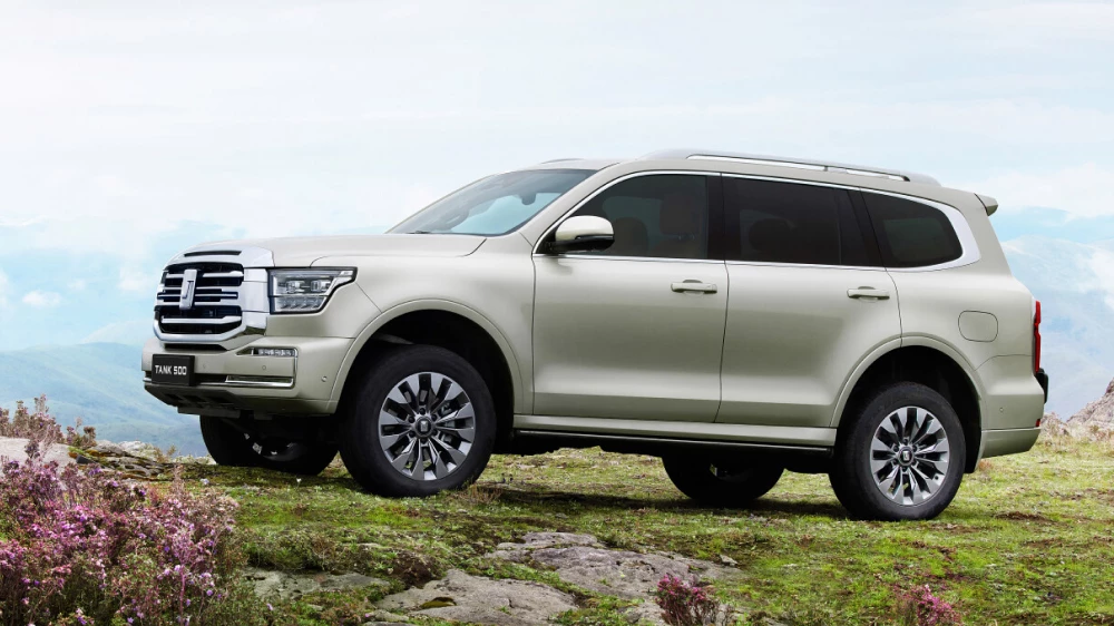 старт продаж внедорожника tank 500 hi-charge подзаряжаемый гибрид в россии сбоку спереди