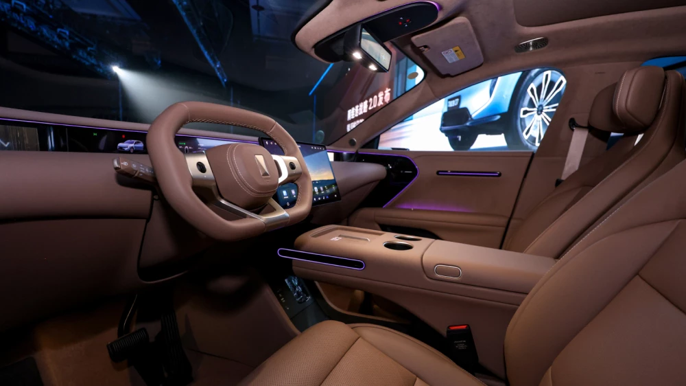 старт продаж обновленного avatr 07 салон кроссовера кориневый новый цвет