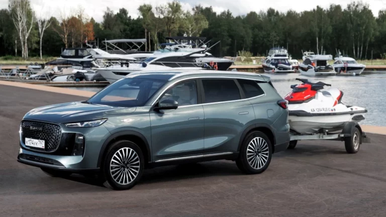 tenet t8 старт продаж кроссовер сбоку спереди