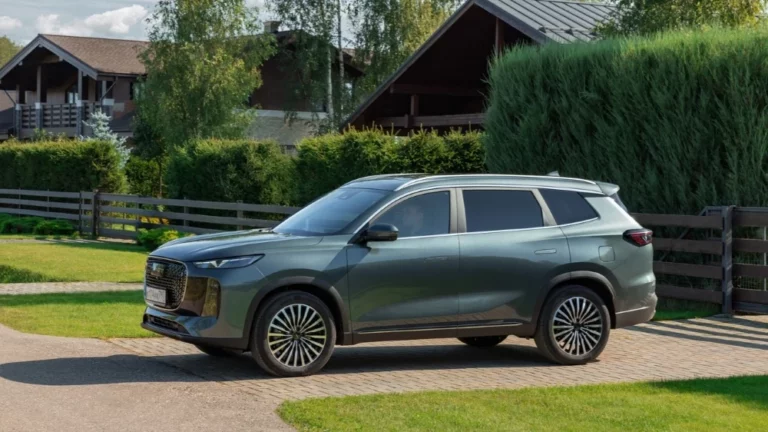 Кроссовер Tenet T8 сбоку