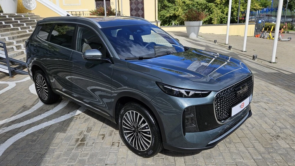 Tenet T8 сбоку спереди